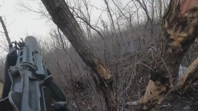 Пехотная группа ВС РФ отбивается от налета дронов ВСУ