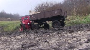 Трактор Т-40 по осенней распутице.