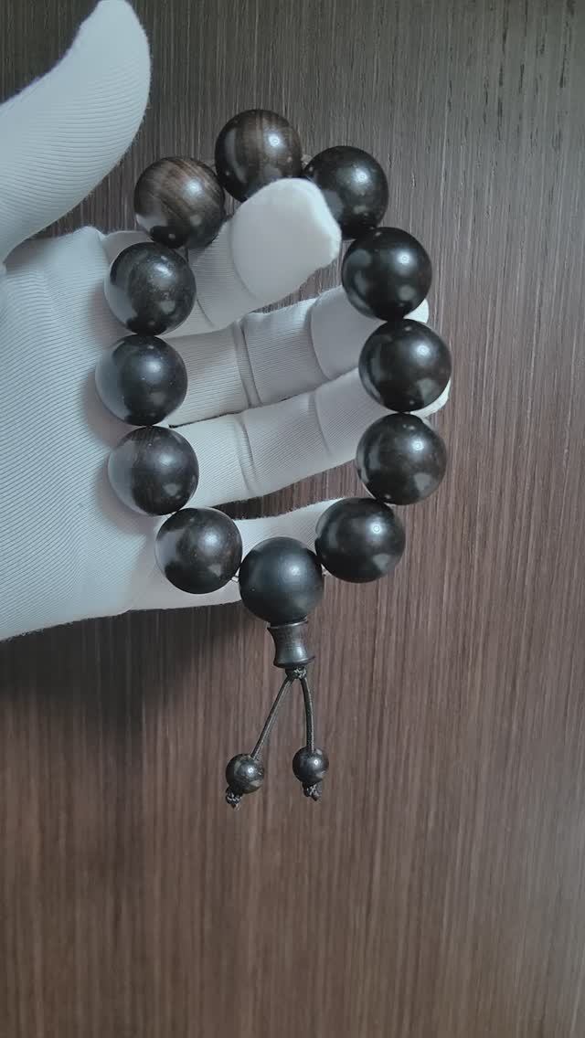 Четки-браслет из черного дерева