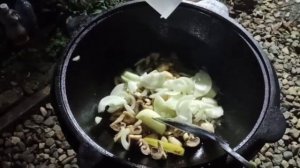 Говядина с овощами в узбекском казане.