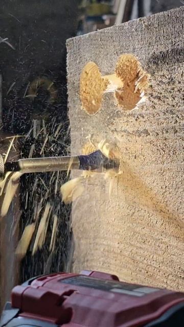 Devon & Milwaukee при сверлении в древесине. смотреть онлайн