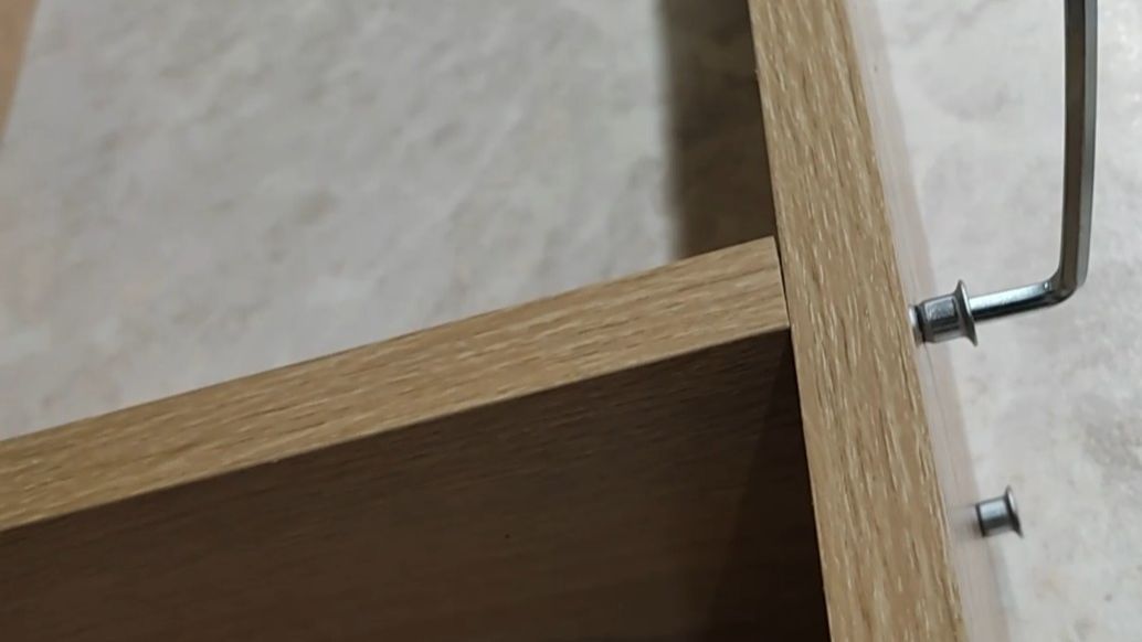 Купила на Wildberries прикроватный журнальный столик и собрала его сама.