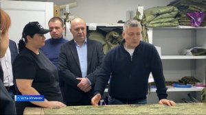 250 волонтеров Усть-Илимска шьют и вяжут одежду для военнослужащих