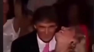 Тот самый, конторский, с ксивой и гербом РФ на чехле телефона )