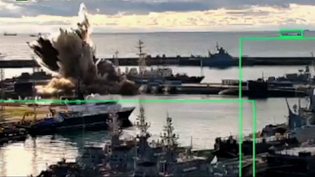 Последствие атаки дронов ВСУ на подводную лодку в Новороссийске / В России инцидент назвали учениями смотреть онлайн