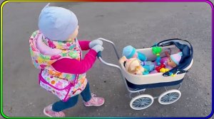 Игры на улице Тома и Витя: куклы, пчелы, детская площадка и сладости