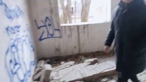 Встретили бомжа на заброшке. Самая большая заброшка в моём городе