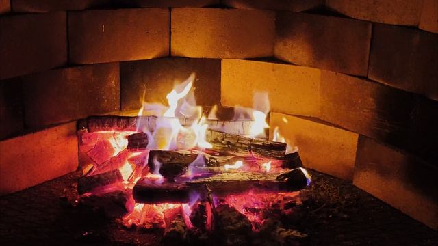 видео  4К,  480 FPS. Огонь в камине