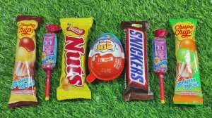 У нас сладкие батончики и леденцы, а ещё шоколадное яйцо с распаковкой!