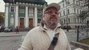 Чем поживиться в Питере – обставляем лавку мебелью