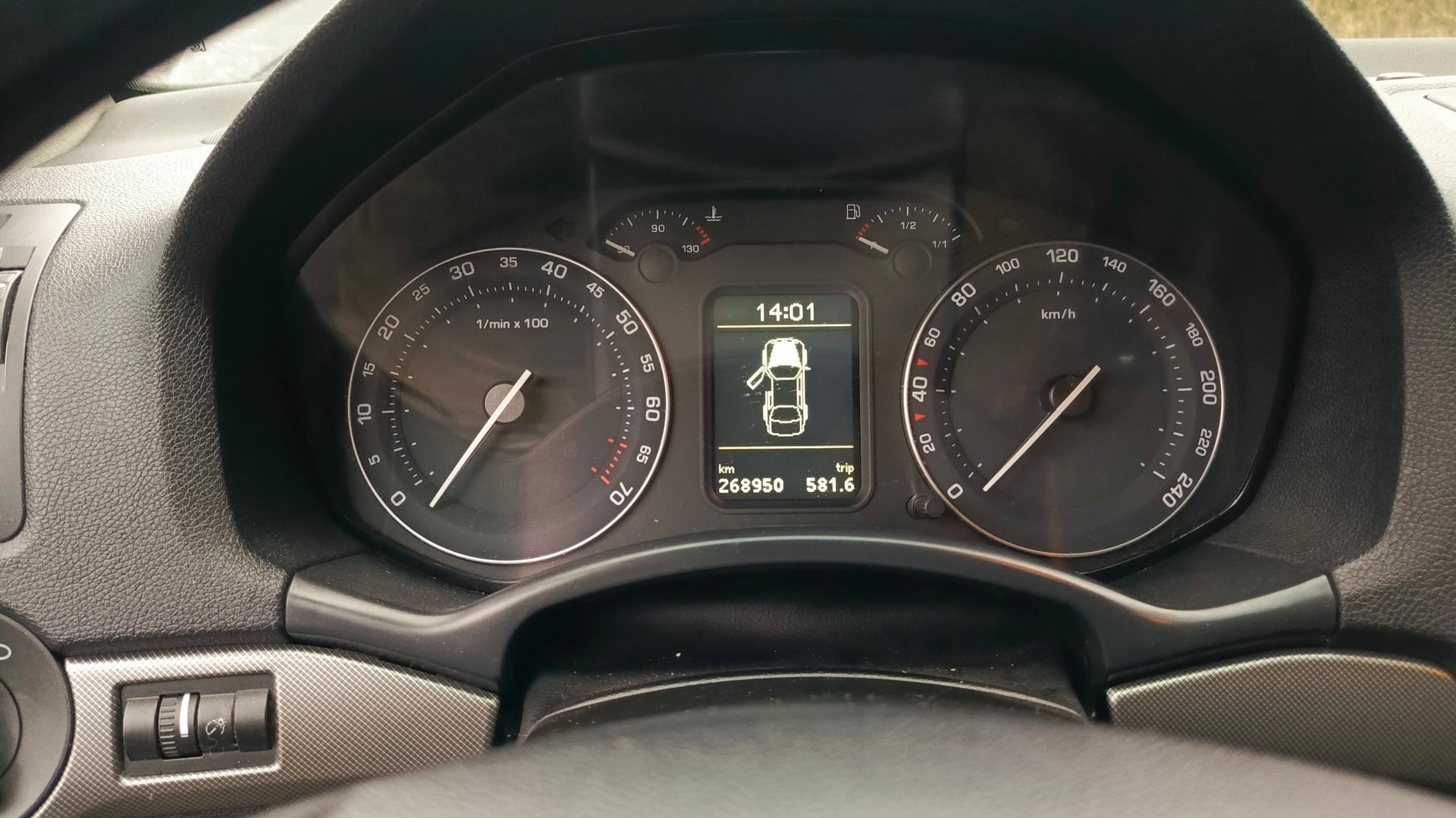 как снять приборную панель,Шкода Октавия 2,а5 до рестайлинг 2007 года. смотреть онлайн