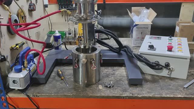 Лабораторный вакуумный диссольвер на 2 литра 0,55кВт