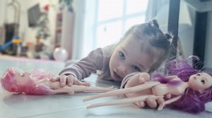 Алиса провела обзор покупки😂