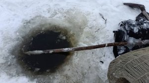 Рыбалка на мордушку, зима Сибирь