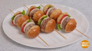 Закуска к празднику - мини-бургеры на шпажке. Доброе утро. Фрагмент выпуска от 16.12.2025