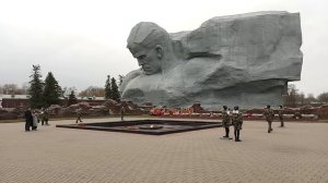 Брестская крепость смена почётного караула у Вечного огня