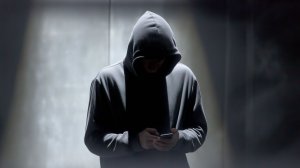 Преследует и угрожает: сталкер годами терроризирует жителей Петербурга