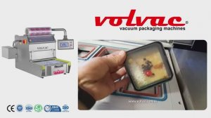 Упаковка десертов в готовый лоток на настольном трейсилере VOLVAC TS52