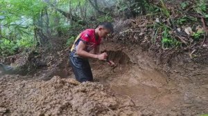 ВИДЕО: землянка своими руками в диком лесу без инструментов