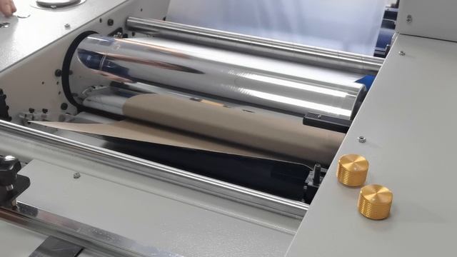 Автоматический ламинатор SF-340A - заправка пленки