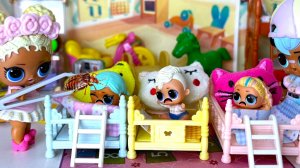 КТО КУСАЕТСЯ В КРОВАТКЕ?🦟👀😄😄 Куклы ЛОЛ сюрприз ДЕТСКИЙ САДИК мультик ДАРИНЕЛКА