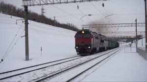 Тепловоз 2ТЭ116У-0284 на подъёме.