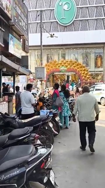 Модный магазин в г. Пудучерри в Индии.