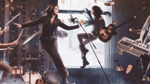 Он был старше её