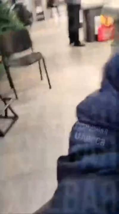 Одесса драка за розетку.Ну потому что дома света нет по пол месяца в  отличие от магазина смотреть онлайн