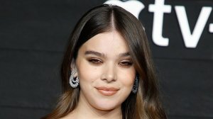 Хейли Стайнфелд рассекретила беременность и рекорд России на чемпионате мира по боксу.