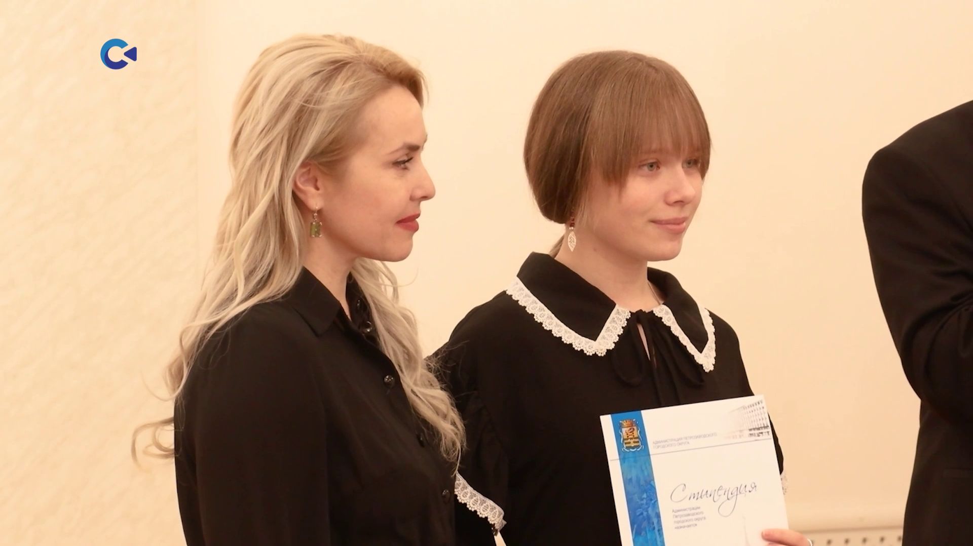 Одаренным детям Петрозаводска вручили стипендии городской администрации
