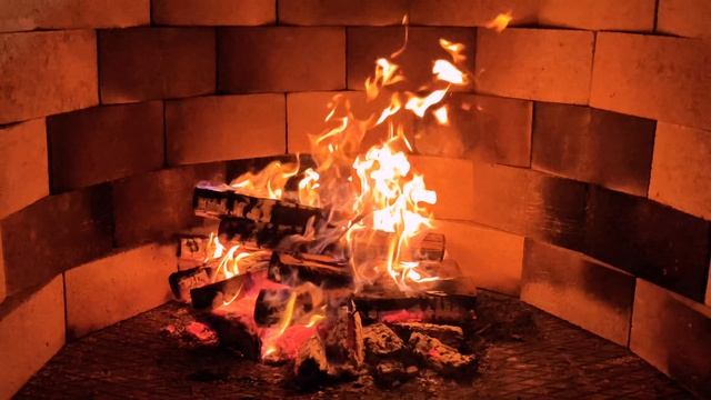 видео  4К,  480 FPS. Огонь в камине