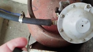 Почему трескается газовый шланг?