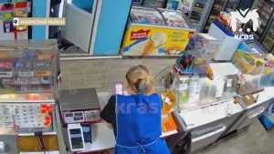 отбитый грабитель с монтировкой напал на продавщицу и угнал тачку