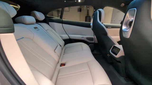 Xiaomi YU7 MAX смотреть онлайн