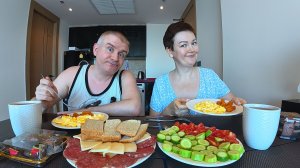 Мукбанг ответ всем НЕДОВОЛЬНЫМ КРИТИКАМ! Ну уж как есть! Пойдём ПОЖРЁМ на море в декабре в Таиланде