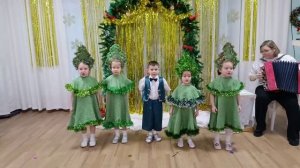 "Ёлочки-подружки", автор песни Т.А.Эльпорт