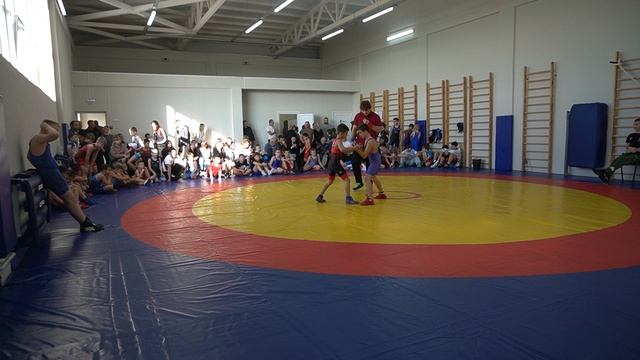 ГРБ. 2014-2015 г.р. Вес 32 кг. 1/2 финала Джиоев Марат (Армавир)-Шкуро Егор (Новопокровская) смотреть онлайн