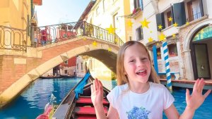Настя путешествует по Венеции