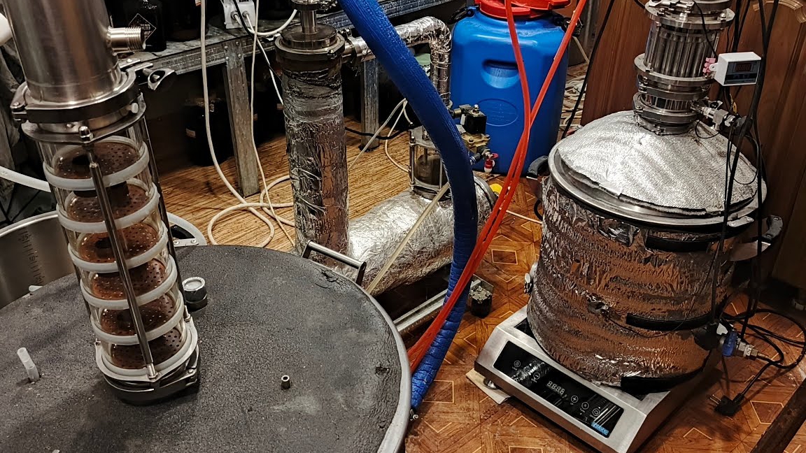 Густая брага не подгорит, перегоняю только таким способом