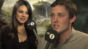 Актриса Мила Кунис унизила интервьюера