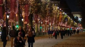 Париж активно готовится к празднику, название которого местные власти старательно избегают.