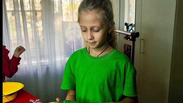 Лайк крошки нашли волшебную шляпу