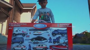 Веселая распаковка машинок