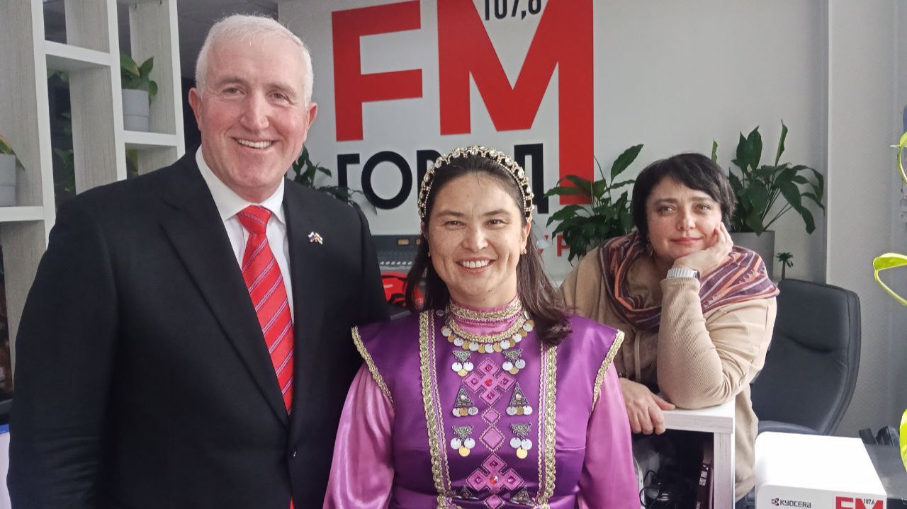 Приходите всей семьей на "Этнофест"! Проще говоря на Дни национального кино. смотреть онлайн