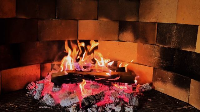 видео  4К,  480 FPS. Огонь в камине