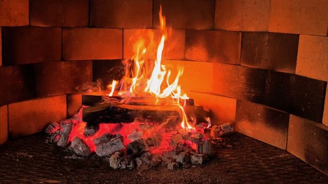 видео  4К,  480 FPS. Огонь в камине