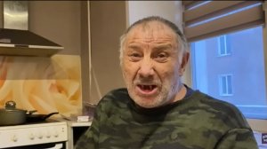 За сколько Лёня купил  журнальный столик у Серёги ?