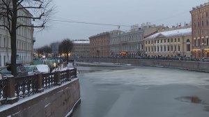 Теплый фронт принес оттепель, мокрый снег и наледь в Санкт-Петербург