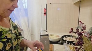 фкусная минутка-картошка отварная ,котлеты с начинкой,закуска ,,еврейская,, и вчерашние недоедки